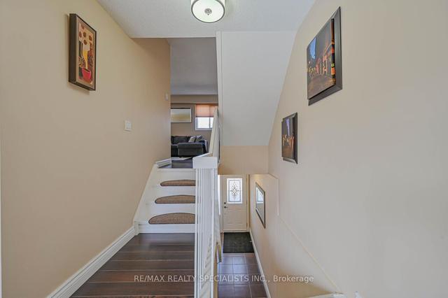 66 Carisbrook Crt, Townhouse with 3 bedrooms, 2 bathrooms and 2 parking in Brampton ON | Image 37