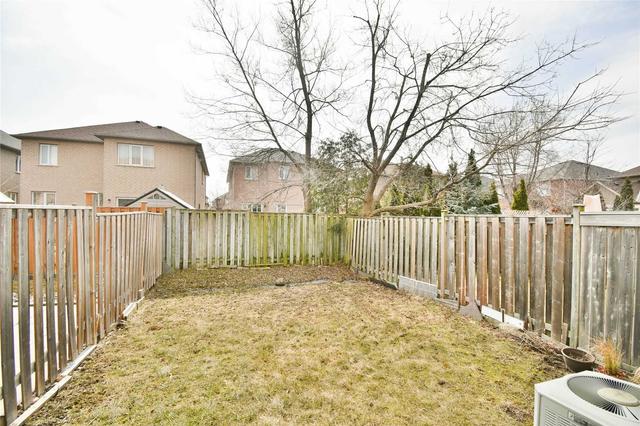 9 Ruby Cres, House attached with 3 bedrooms, 3 bathrooms and 2 parking in Richmond Hill ON | Image 2