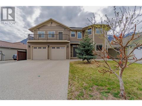 317 2nd Avenue, House detached with 6 bedrooms, 4 bathrooms and 4 parking in Keremeos BC | Card Image