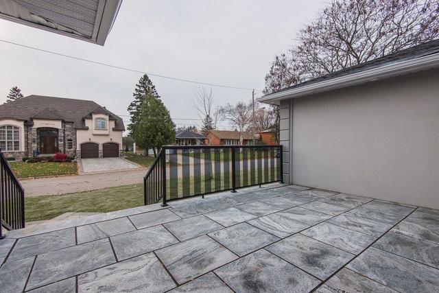 1 Cloebury Crt, House detached with 3 bedrooms, 3 bathrooms and 6 parking in Toronto ON | Image 12
