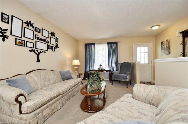 125 Edgemere Drive, House semidetached with 4 bedrooms, 2 bathrooms and 3 parking in Cambridge ON | Image 2