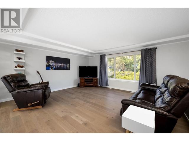 2161 Shamrock Drive, House detached with 4 bedrooms, 2 bathrooms and 2 parking in West Kelowna BC | Image 12