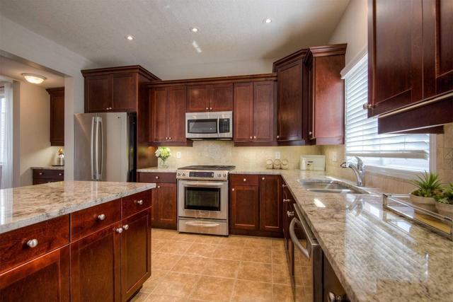 19 Southridge Dr, House detached with 5 bedrooms, 4 bathrooms and 2 parking in Kitchener ON | Image 6