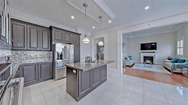 11 Strength St, House detached with 4 bedrooms, 6 bathrooms and 6 parking in Brampton ON | Image 3