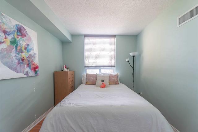 208 - 135 Hillcrest Ave, Condo with 2 bedrooms, 1 bathrooms and 1 parking in Mississauga ON | Image 16