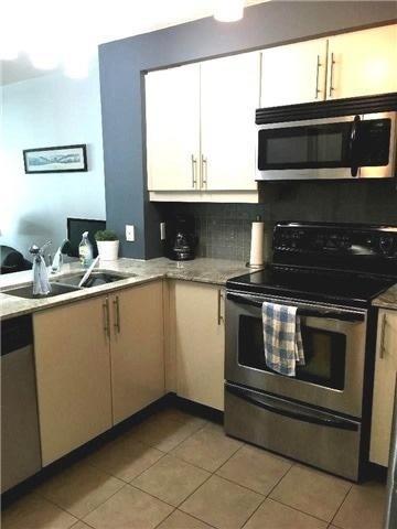 1004 - 18 Harbour St, Condo with 1 bedrooms, 1 bathrooms and 1 parking in Toronto ON | Image 2