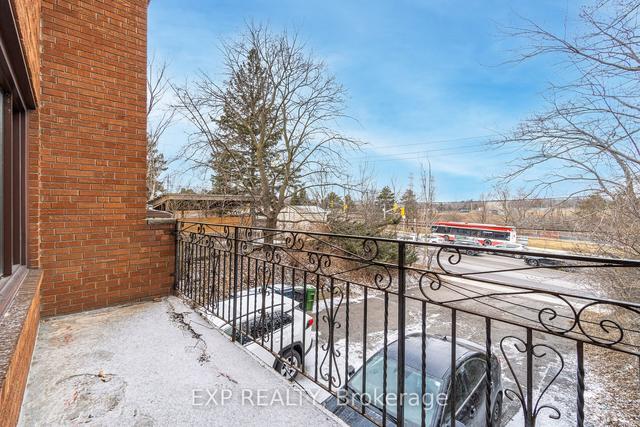 701 Finch Ave W, House detached with 6 bedrooms, 6 bathrooms and 6 parking in Toronto ON | Image 2