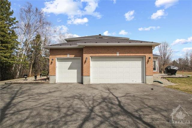 164 Wilbert Cox Drive, House detached with 4 bedrooms, 3 bathrooms and 10 parking in Ottawa ON | Image 30