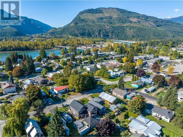 1406 Third Street W, House detached with 5 bedrooms, 4 bathrooms and 2 parking in Revelstoke BC | Image 34