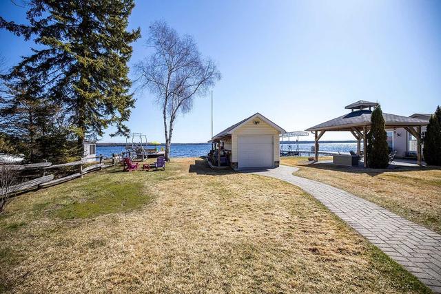 36 Hills Rd, House detached with 2 bedrooms, 2 bathrooms and 3 parking in Kawartha Lakes ON | Image 36