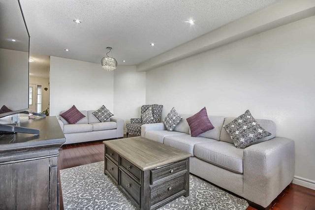 35h View Green Cres, House attached with 3 bedrooms, 4 bathrooms and 4 parking in Toronto ON | Image 5