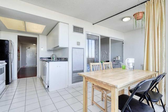 80 Alton Towers Circ, Condo with 2 bedrooms, 2 bathrooms and 1 parking in Toronto ON | Image 5