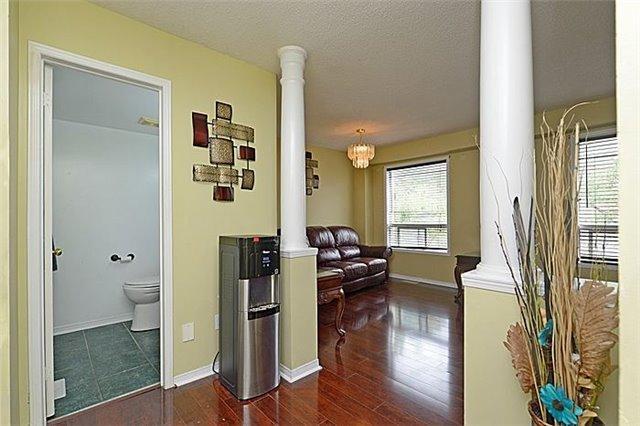 06 - 57 Brickyard Way, Townhouse with 3 bedrooms, 2 bathrooms and 1 parking in Brampton ON | Image 3