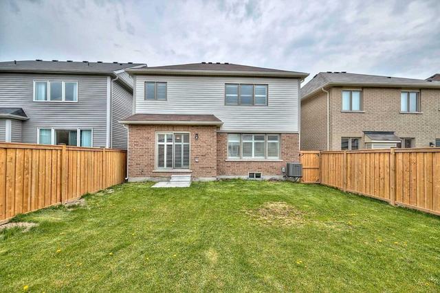 7703 Sycamore Dr, House detached with 3 bedrooms, 3 bathrooms and 2 parking in Niagara Falls ON | Image 2