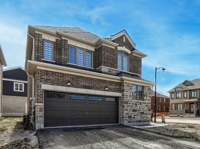 1350 Lobelia Cres, House detached with 4 bedrooms, 3 bathrooms and 4 parking in Milton ON | Card Image