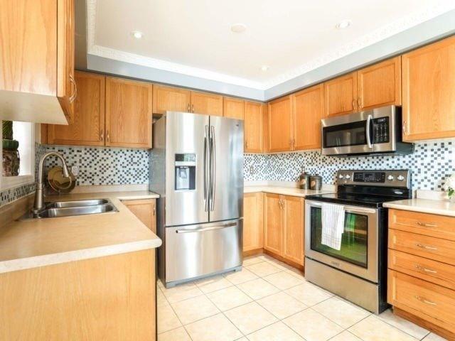 20 Irene Cres, House detached with 3 bedrooms, 3 bathrooms and 2 parking in Brampton ON | Image 6