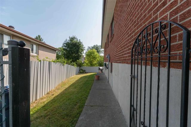 22 Petworth Cres, House semidetached with 3 bedrooms, 2 bathrooms and 2 parking in Toronto ON | Image 18