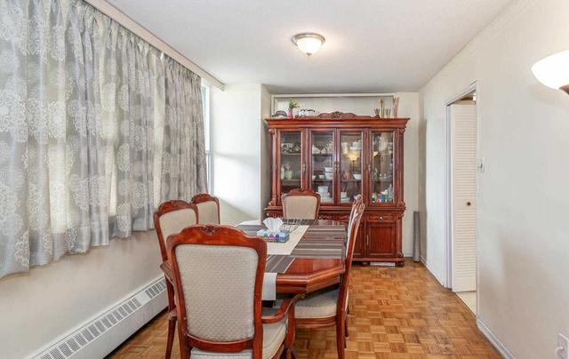 1219 - 551 The West Mall Rd, Condo with 3 bedrooms, 2 bathrooms and 1 parking in Toronto ON | Image 4