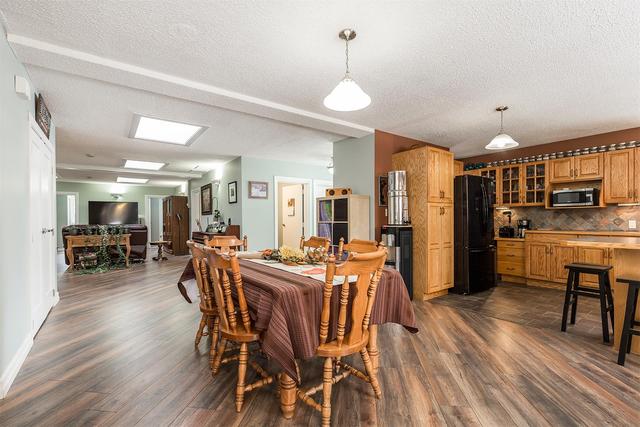 1818 14 Avenue N, House detached with 6 bedrooms, 2 bathrooms and 2 parking in Lethbridge County AB | Image 7