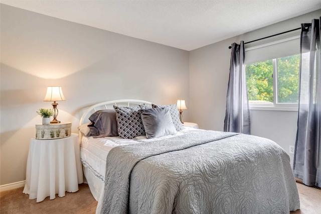 44 Karsh Cres, House detached with 3 bedrooms, 4 bathrooms and 4 parking in Hamilton ON | Image 10