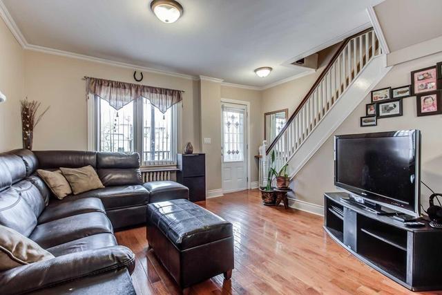 119 Bowie Ave, House detached with 3 bedrooms, 2 bathrooms and 7 parking in Toronto ON | Image 4