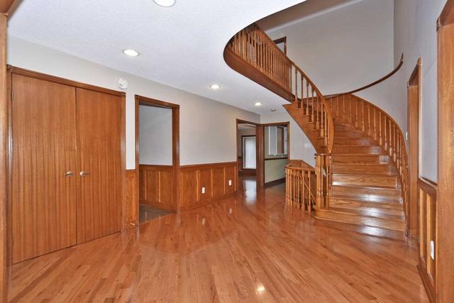 33 St. Ives Crt, House detached with 4 bedrooms, 4 bathrooms and 4 parking in Vaughan ON | Image 33