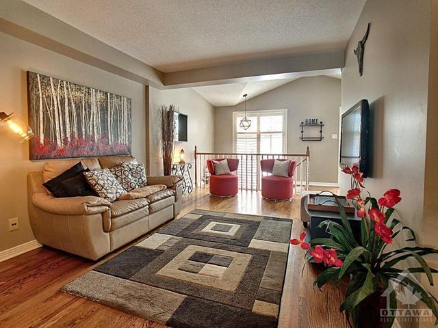 4460 Wildmint Square, Townhouse with 3 bedrooms, 2 bathrooms and 4 parking in Ottawa ON | Image 5