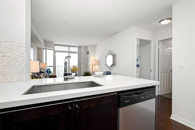 lph05 - 3 Michael Power Pl, Condo with 1 bedrooms, 1 bathrooms and 1 parking in Toronto ON | Image 6