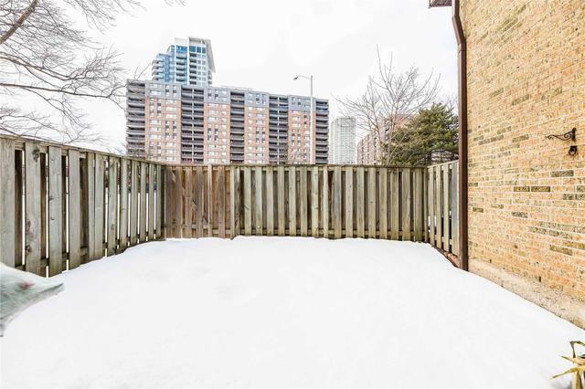 100 Carleton Pl, Townhouse with 3 bedrooms, 2 bathrooms and 2 parking in Brampton ON | Image 26