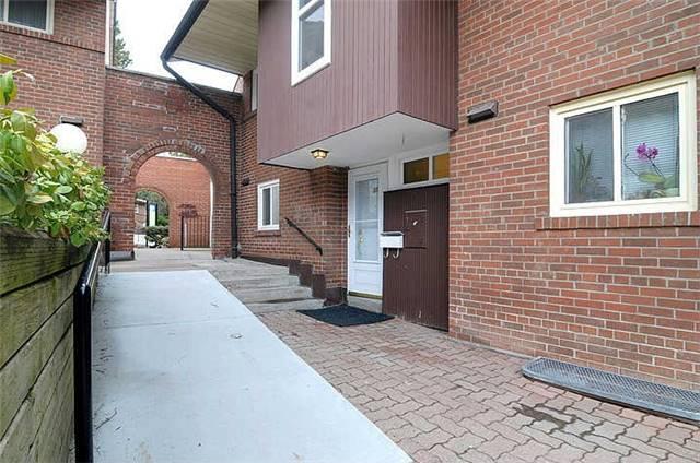 35 - 10 Esterbrooke Ave, Townhouse with 3 bedrooms, 2 bathrooms and 1 parking in Toronto ON | Image 2
