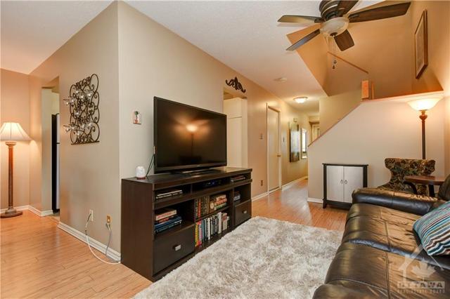 421 Valade Crescent, Townhouse with 3 bedrooms, 2 bathrooms and 2 parking in Ottawa ON | Image 7