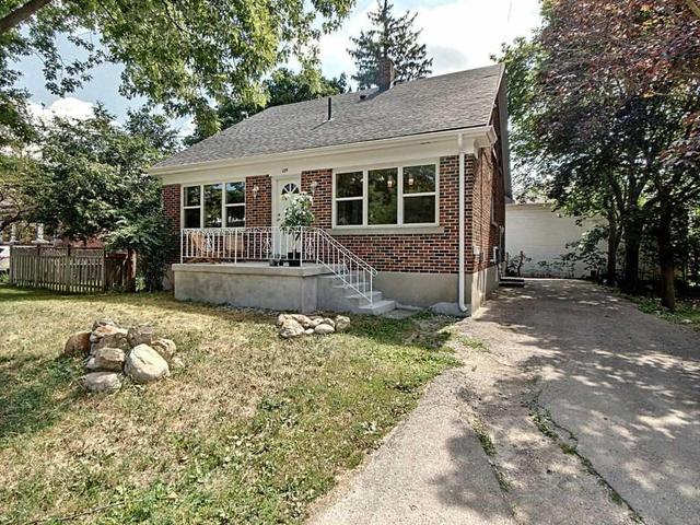 225 Elizabeth St, House detached with 5 bedrooms, 3 bathrooms and 5 parking in Guelph ON | Image 1