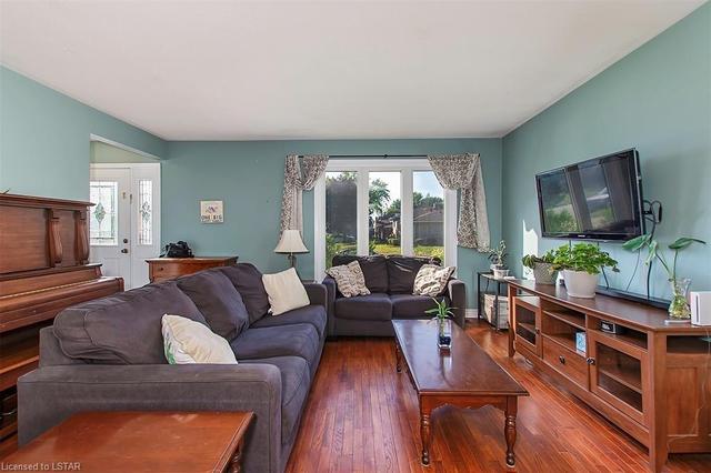1120 Cambridge Crescent, House detached with 4 bedrooms, 2 bathrooms and 2 parking in Sarnia ON | Image 12