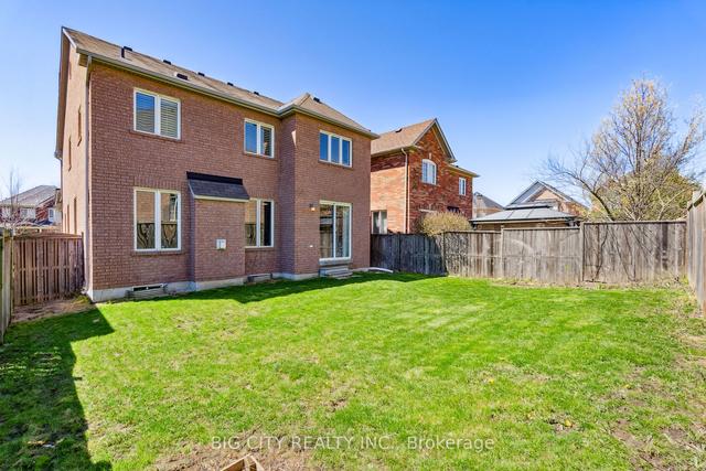15 Keiffer Crt, House detached with 4 bedrooms, 3 bathrooms and 6 parking in Whitby ON | Image 29