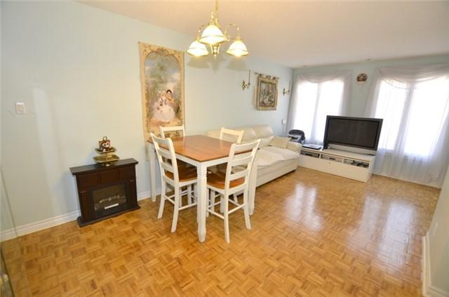 96 - 151 Townsgate Dr, Townhouse with 3 bedrooms, 3 bathrooms and 31 parking in Vaughan ON | Image 6