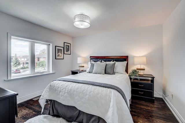 455 Oakwood Ave, House semidetached with 3 bedrooms, 3 bathrooms and 4 parking in Toronto ON | Image 5