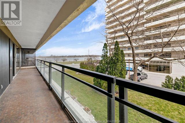 202 - 5125 Riverside Drive East, Condo with 2 bedrooms, 2 bathrooms and null parking in Windsor ON | Image 14