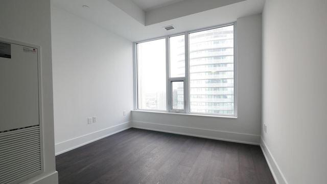 5512 - 10 York St, Condo with 1 bedrooms, 1 bathrooms and null parking in Toronto ON | Image 3