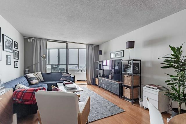 2403 - 270 Queens Quay W, Condo with 1 bedrooms, 1 bathrooms and 1 parking in Toronto ON | Image 2