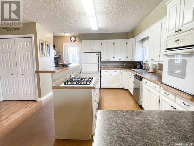8.5 Kms South On Highway #4, House detached with 4 bedrooms, 3 bathrooms and null parking in Meadow Lake No. 588 SK | Image 3