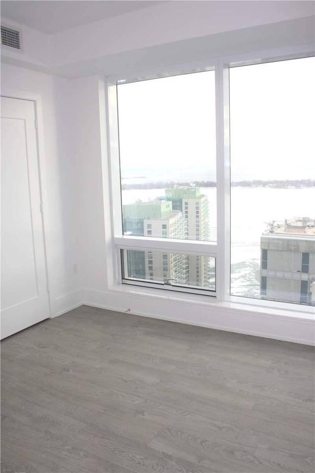 4305 - 10 York St, Condo with 2 bedrooms, 2 bathrooms and 1 parking in Toronto ON | Image 12