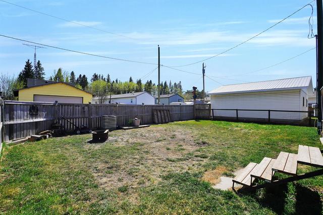 117 and 113 2 Avenue, House detached with 5 bedrooms, 2 bathrooms and 2 parking in Clearwater County AB | Image 33