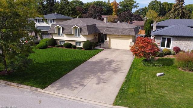 16 Village Green Drive, House detached with 5 bedrooms, 2 bathrooms and 8 parking in St. Catharines ON | Image 3