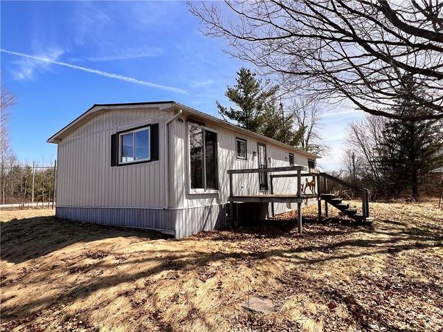 1782 Highway 15 Highway, House detached with 2 bedrooms, 1 bathrooms and 5 parking in Rideau Lakes ON | Image 3