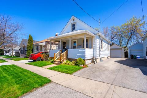 10 Concord Ave, House detached with 2 bedrooms, 1 bathrooms and 4 parking in St. Catharines ON | Card Image