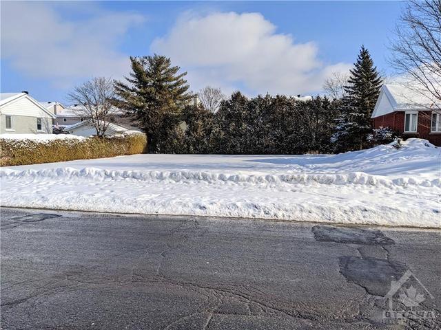 2253 Frank Bender Street, House detached with 5 bedrooms, 2 bathrooms and 6 parking in Ottawa ON | Image 1