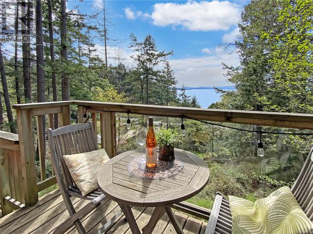 3733 Privateers Rd, House detached with 2 bedrooms, 1 bathrooms and 3 parking in Southern Gulf Islands BC | Image 4