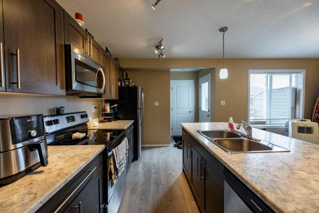 334b Boutin Avenue, Home with 3 bedrooms, 2 bathrooms and 4 parking in Hinton AB | Image 4