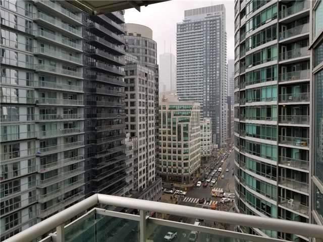 1803 - 381 Front St W, Condo with 3 bedrooms, 2 bathrooms and 1 parking in Toronto ON | Image 9