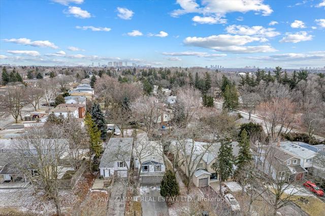 92 Donnamora Cres, House attached with 3 bedrooms, 2 bathrooms and 6 parking in Markham ON | Image 24